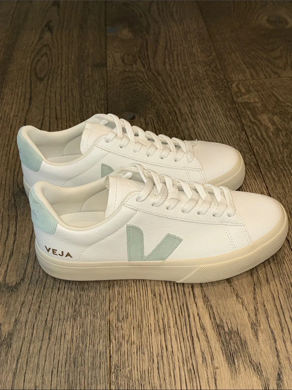 Like new Veja Campo Sneaker in Extra White & Matcha green, 38/7